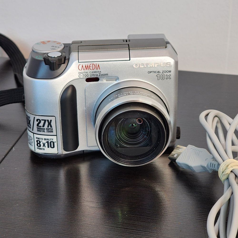 Olympus Camedia C-700 Ultra Zoom‎ 2.1MP Digital Camera  For Parts Only